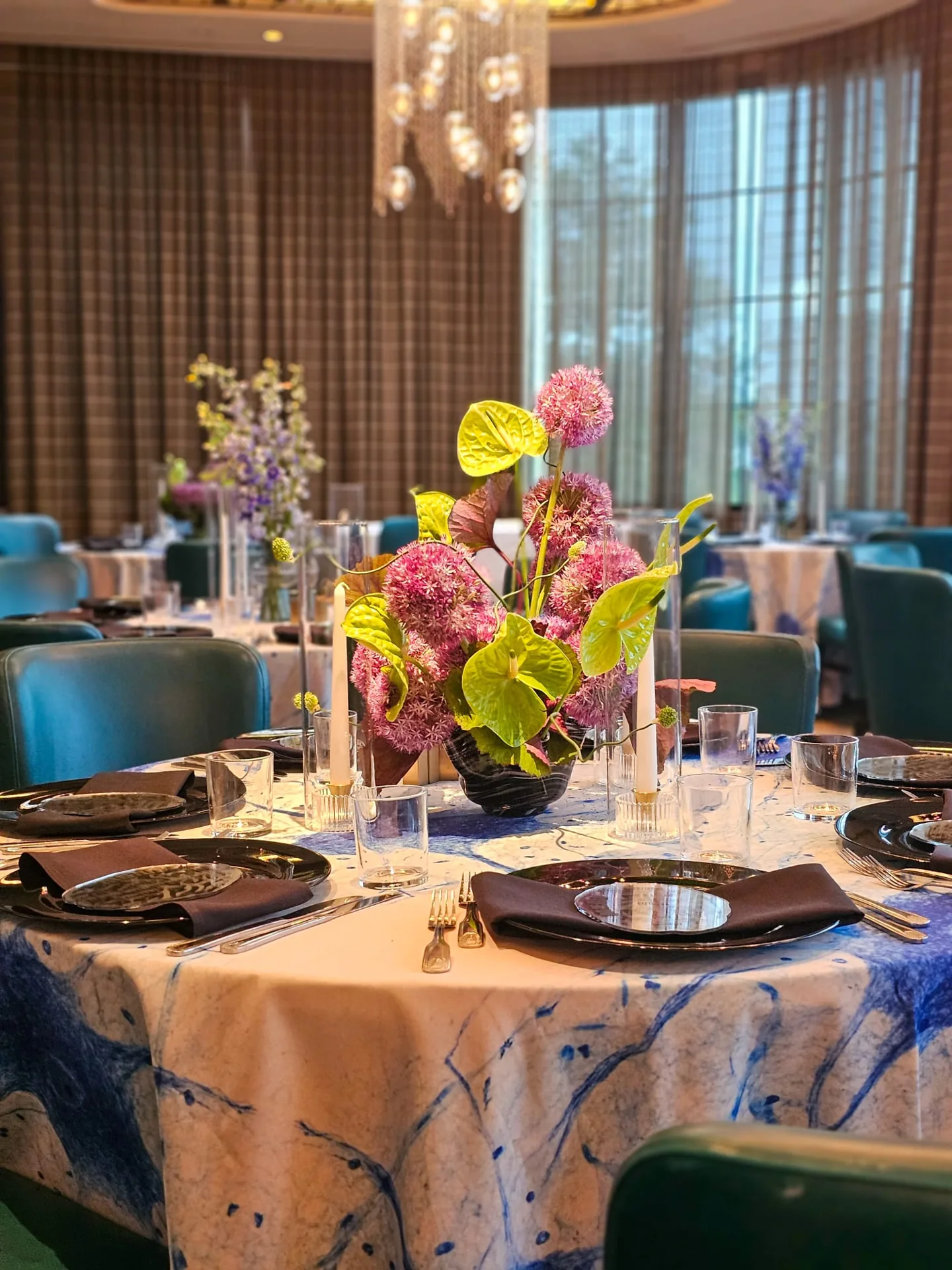 Pink and lime centrepiece at a corporate dinner — EVENT by OVA