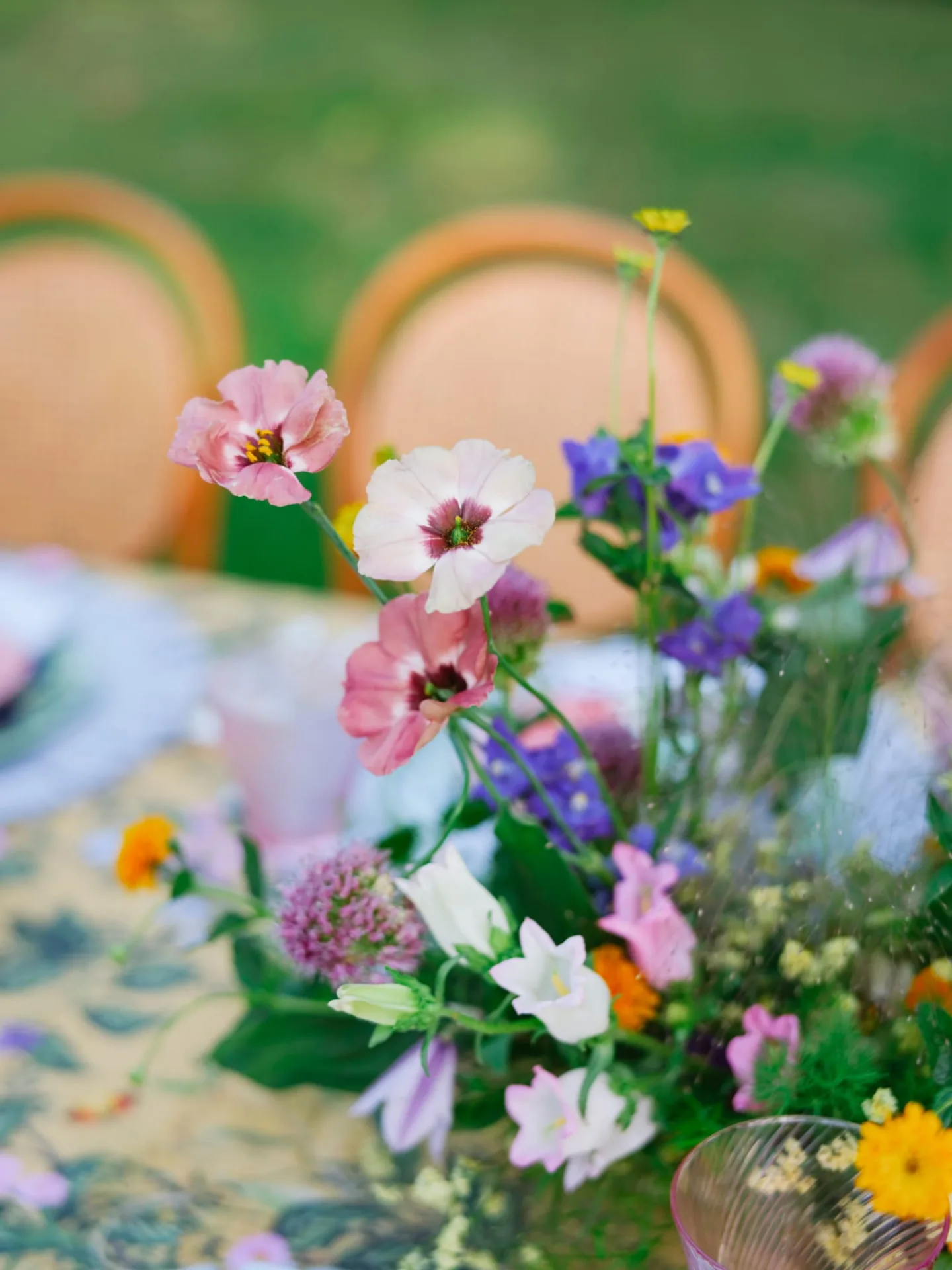 Wildflower table arrangement detail